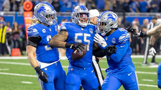 Derrick Barnes (55) celebrates with linebacker Alex Anzalone (left) and linebacker Jalen Reeves-Maybin 